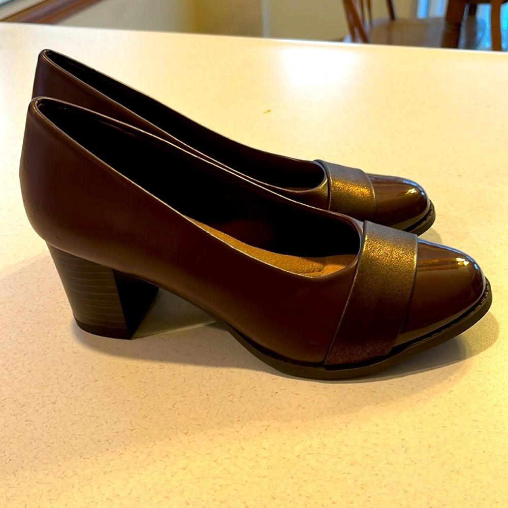 New! MIA Amore with memory foam brown heels.  Size 7